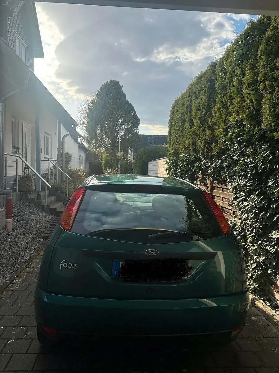 Gebraucht Ford Focus 101 PS (74 kW) 2002 Grün Limousine