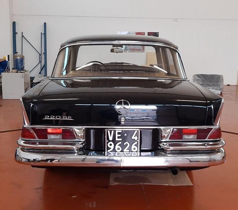 Gebraucht Mercedes 220 120 PS (88 kW) 1960 Schwarz Limousine