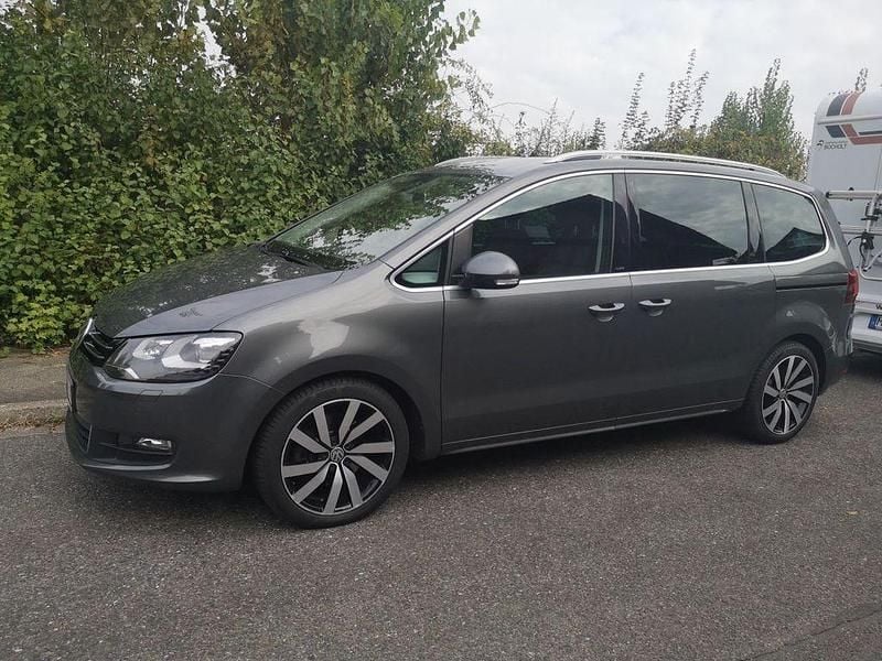 Grau Gebraucht 2016 VW Sharan Van / Kleinbus | 22.000 € (Fairer Preis) - Bild 1/4