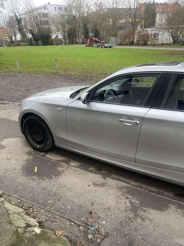 Gebraucht BMW 116 122 PS (89 kW) 2009 Grau Kleinwagen