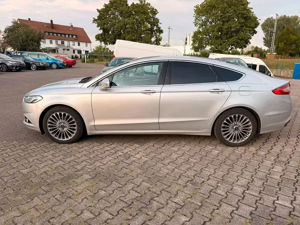 Gebraucht Ford Mondeo Titanium 179 PS (131 kW) 2016 Silber Limousine