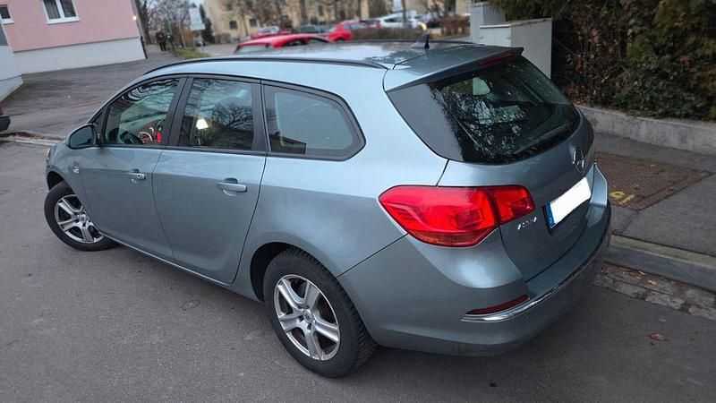 Gebraucht Opel Astra S 110 PS (80 kW) 2014 Grau Kombi