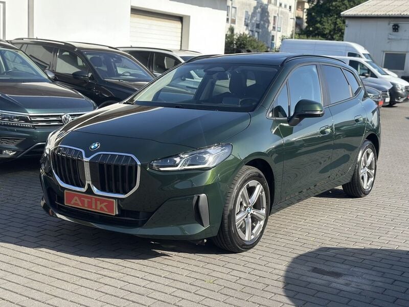 Grün Gebraucht 2024 BMW 218 Active Tourer Sport Line Van / Kleinbus | 33.880 € (Guter Preis) - Bild 1/4