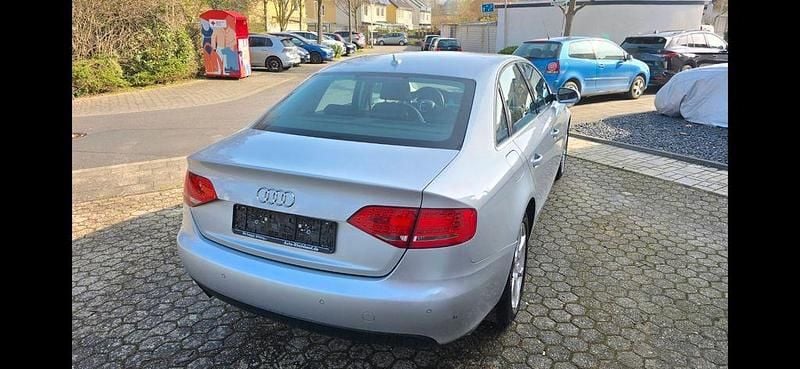 Gebraucht Audi A4 160 PS (117 kW) 2010 Silber Limousine