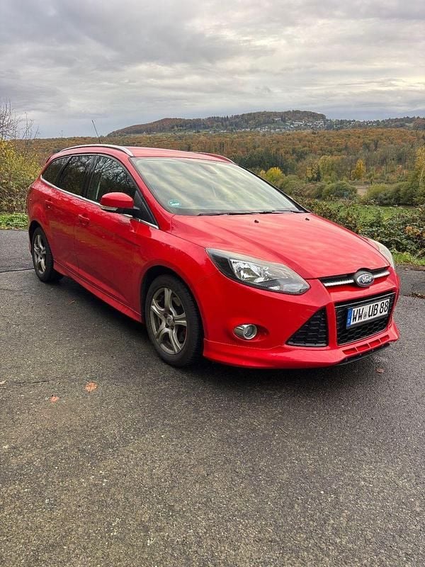 Gebraucht Ford Focus S 150 PS (110 kW) 2013 Rot Kombi