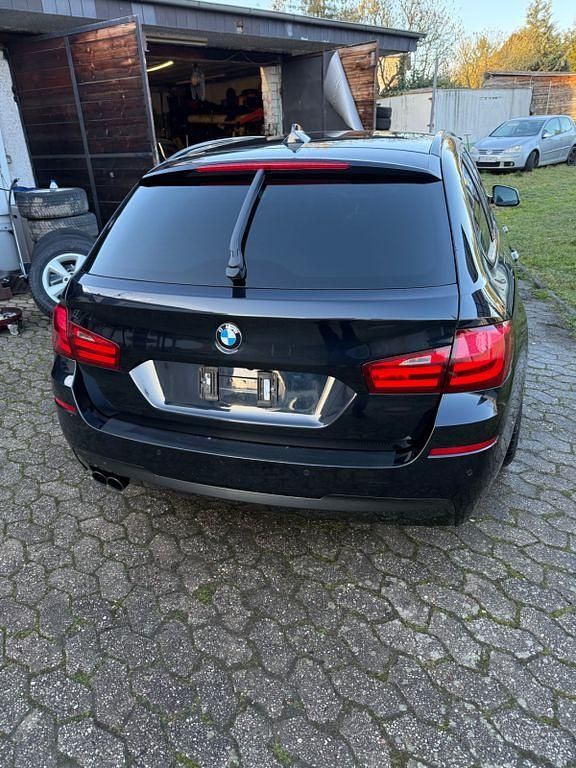 Gebraucht BMW 530 Performance 258 PS (189 kW) 2011 Schwarz Kombi