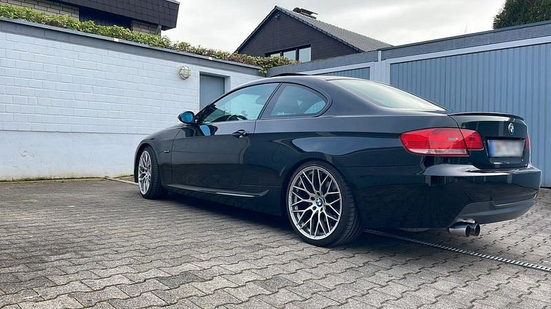 Gebraucht BMW 325 M Sport 265 PS (194 kW) 2008 Schwarz Coupé