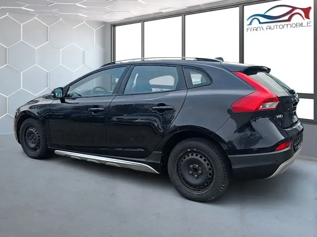 Gebraucht Volvo V40 CC Momentum 114 PS (83 kW) 2015 Schwarz Kombi