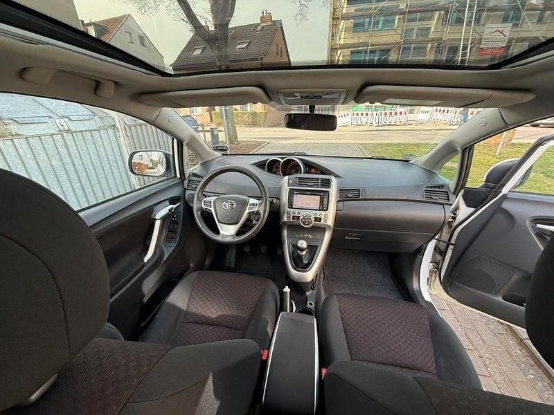 Gebraucht Toyota Verso Edition 147 PS (108 kW) 2010 Weiß Van / Kleinbus