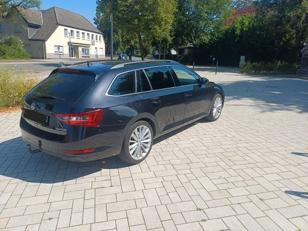 Gebraucht Skoda Superb Ambition 150 PS (110 kW) 2019 Schwarz Limousine