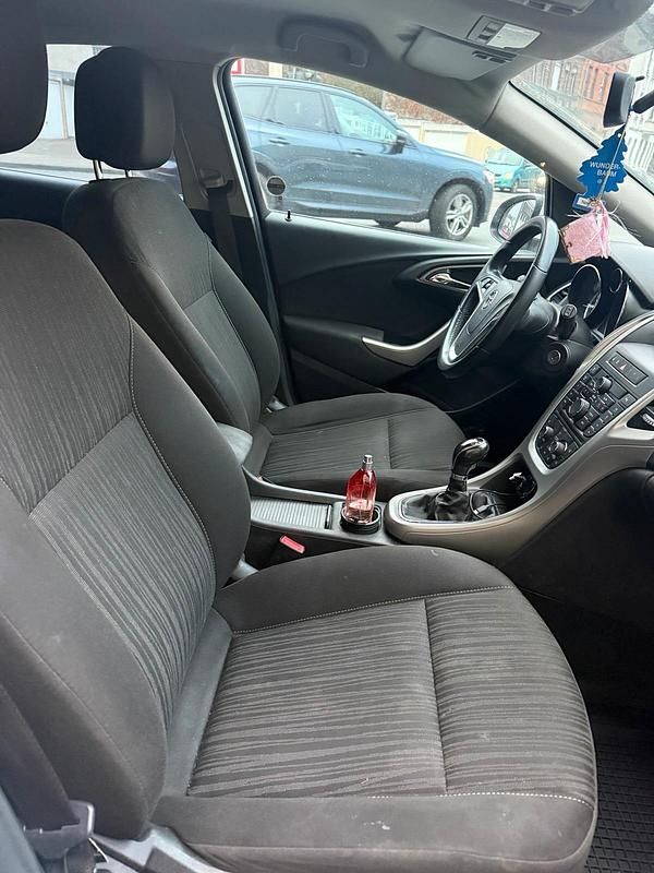 Gebraucht Opel Astra 116 PS (85 kW) 2010 Weiß Kleinwagen