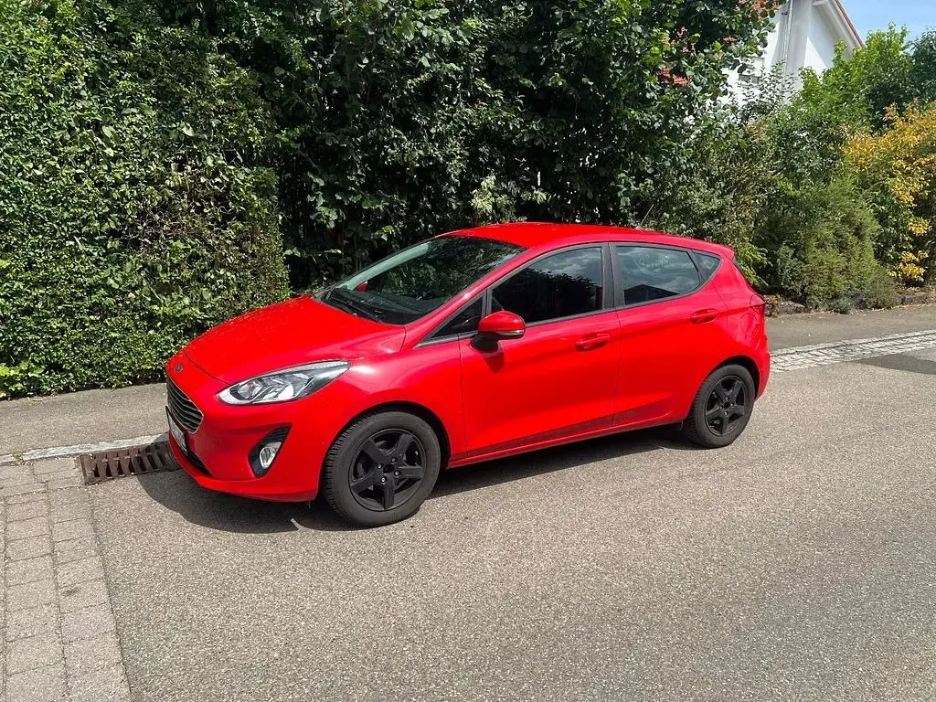 Gebraucht Ford Fiesta Cool & Connect 71 PS (52 kW) 2018 Rot Kleinwagen