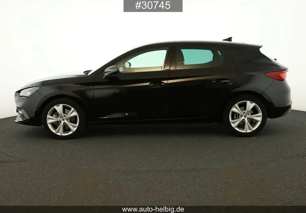 Usado Seat Leon FR 204 CV (150 kW) 2023 Negro Berlina