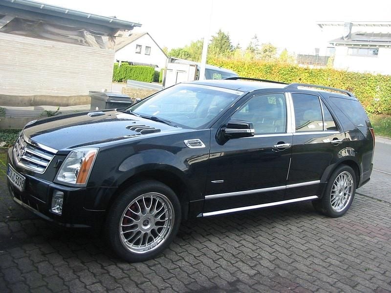 Schwarz Gebraucht 2004 Cadillac SRX SUV | 4.999 € - Bild 1/4