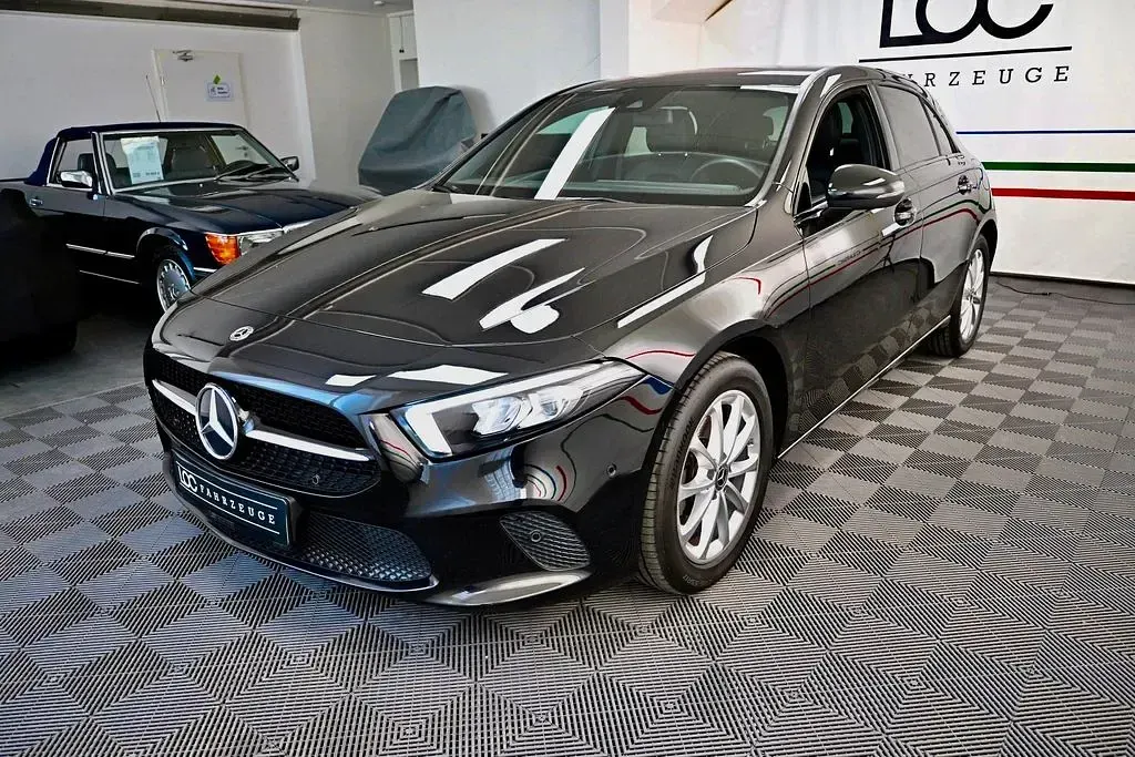 Gebraucht Mercedes A200 Progressive 150 PS (110 kW) 2021 Kosmosschwarz  metalliclack Limousine