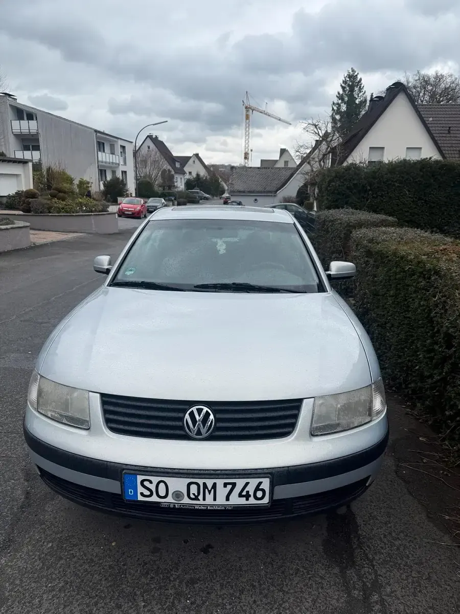 Gebraucht VW Passat 102 PS (75 kW) 1998 Silber Limousine