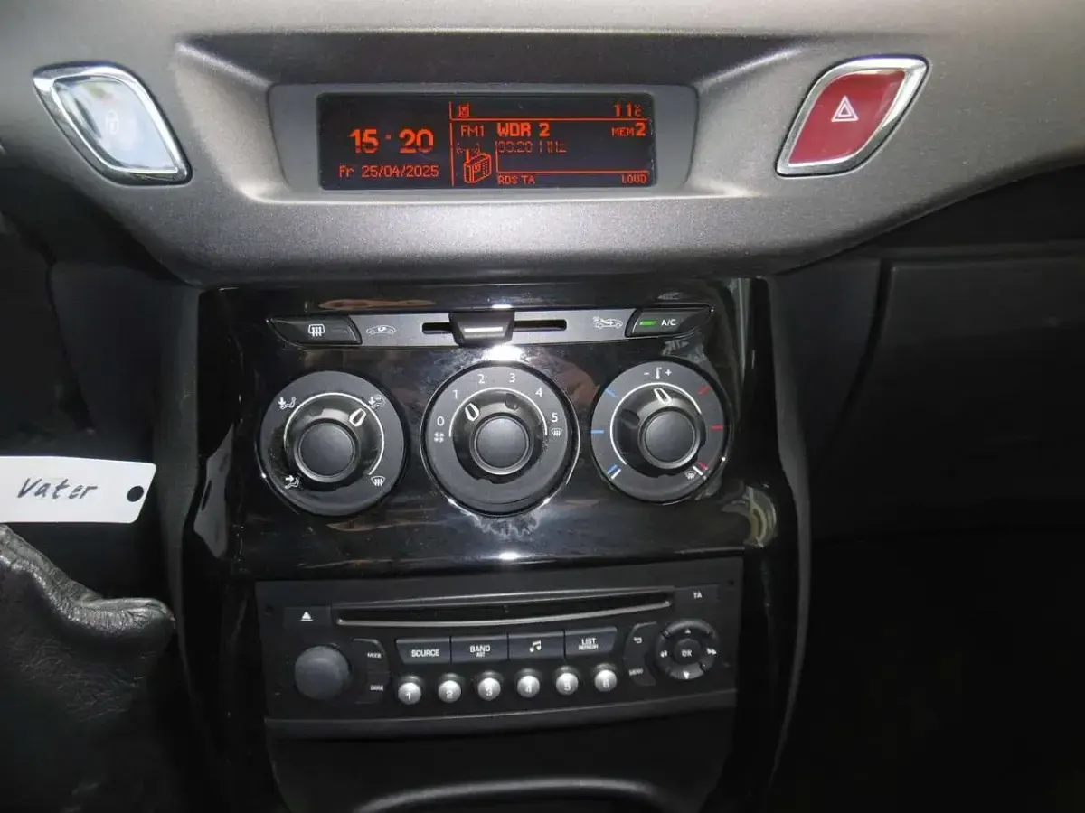 Gebraucht Citroën C3 82 PS (60 kW) 2015 Lack grau shark/metallic Kleinwagen