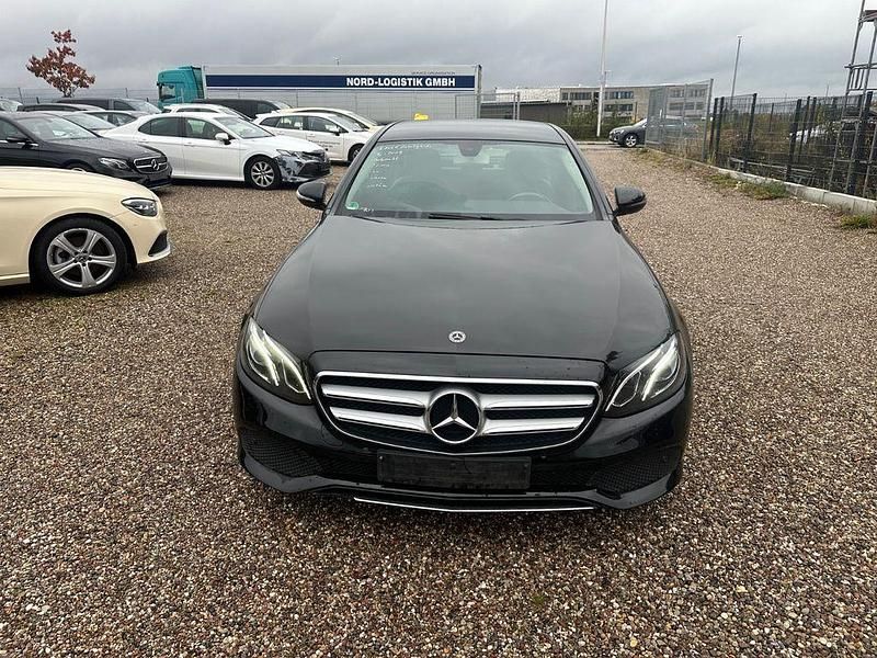 Gebraucht Mercedes E200 Avantgarde 150 PS (110 kW) 2019 Schwarz Limousine