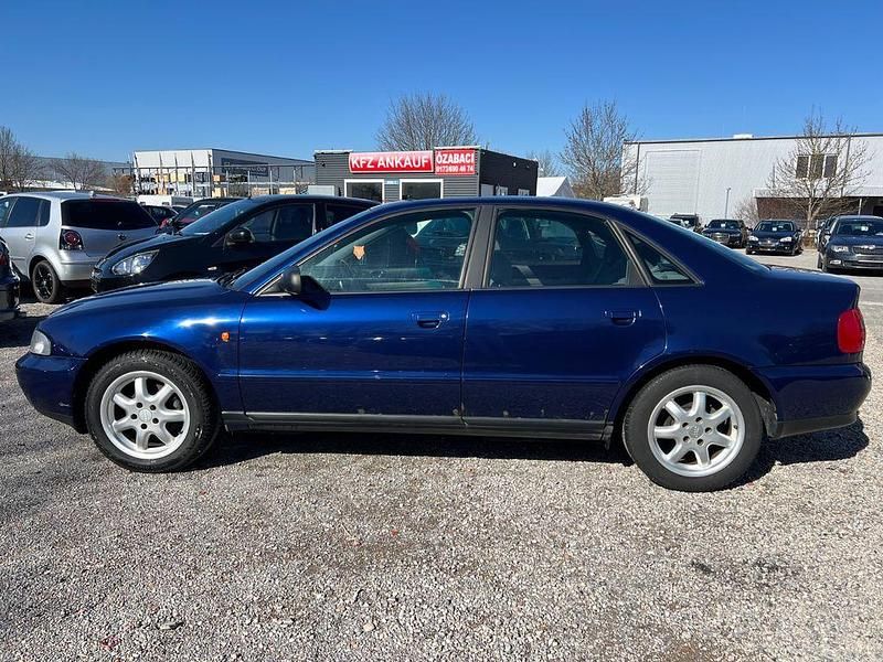 Gebraucht Audi A4 125 PS (91 kW) 1998 Blau Limousine