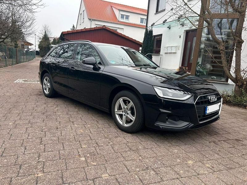 Schwarz Gebraucht 2020 Audi A4 Ambiente Kombi | 17.990 € (Etwas zu teuer) - Bild 1/4