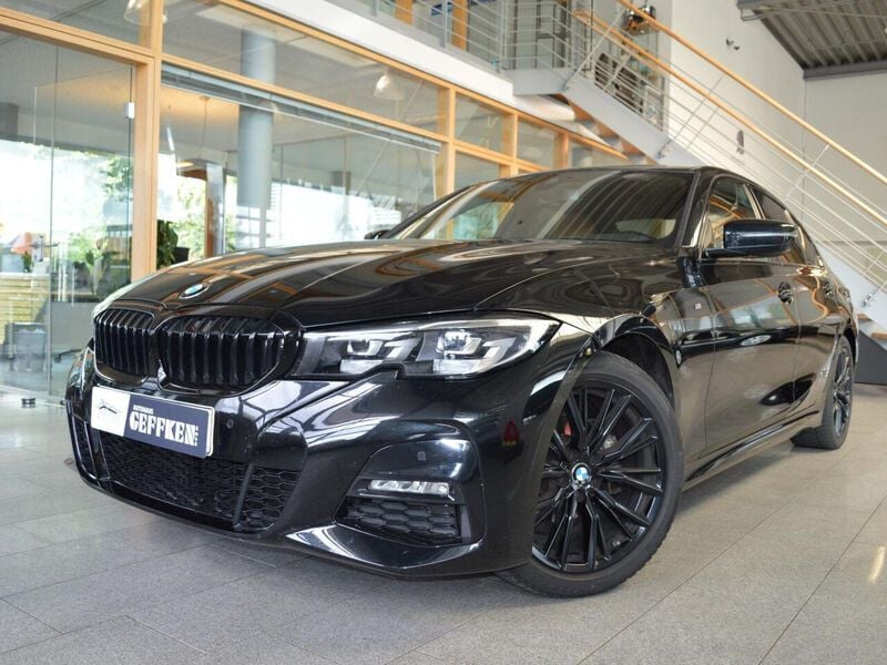 Black sapphire metallic Gebraucht 2021 BMW 318 M Sport Limousine | 31.490 € (Fairer Preis) - Bild 1/4
