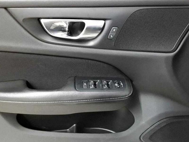 Gebraucht Volvo V60 Inscription 253 PS (186 kW) 2020 Pine grey metallic Kombi