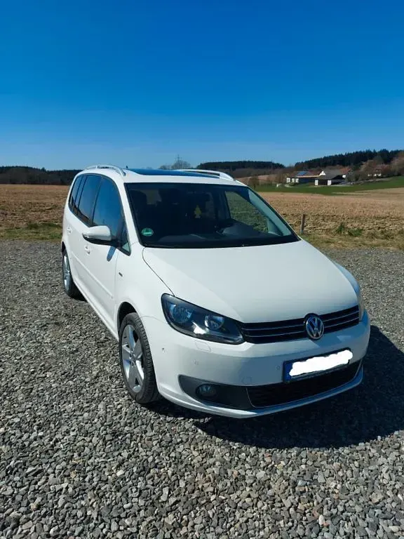 Gebraucht VW Touran Life 105 PS (77 kW) 2013 Weiß Van / Kleinbus