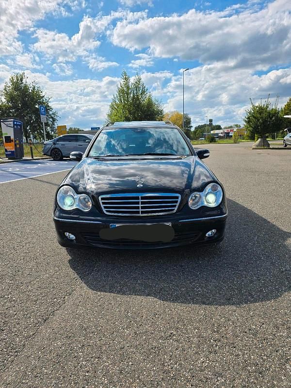 Schwarz Gebraucht 2007 Mercedes C200 Avantgarde Kombi | 3.800 € (Guter Preis) - Bild 1/4