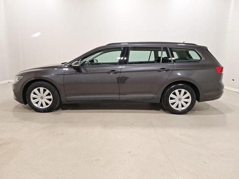 Gebraucht VW Passat Conceptline 150 PS (110 kW) 2022 Mangangrau metallic Kombi