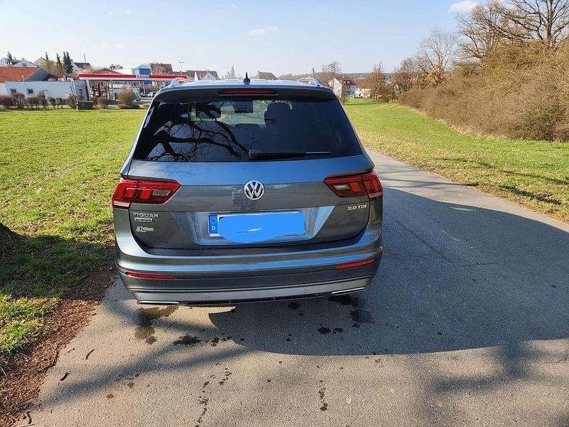Gebraucht VW Tiguan Allspace Comfortline 150 PS (110 kW) 2019 Grau SUV