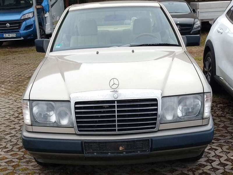 Beige Gebraucht 1988 Mercedes 230 Coupé | 6.990 € - Bild 1/4