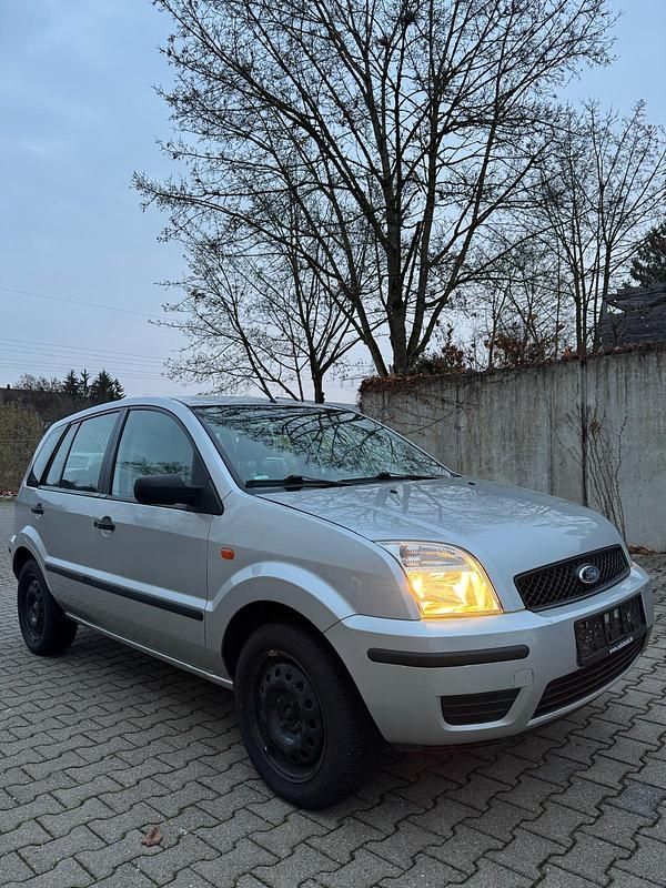 Silber Gebraucht 2005 Ford Fusion Kleinwagen | 2.599 € (Fairer Preis) - Bild 1/4