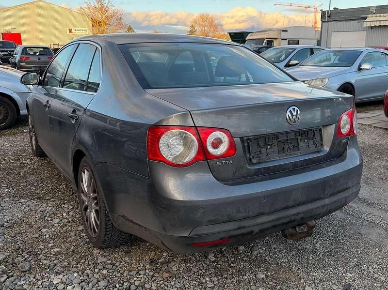 Gebraucht VW Jetta Comfortline 116 PS (85 kW) 2007 Grau Limousine