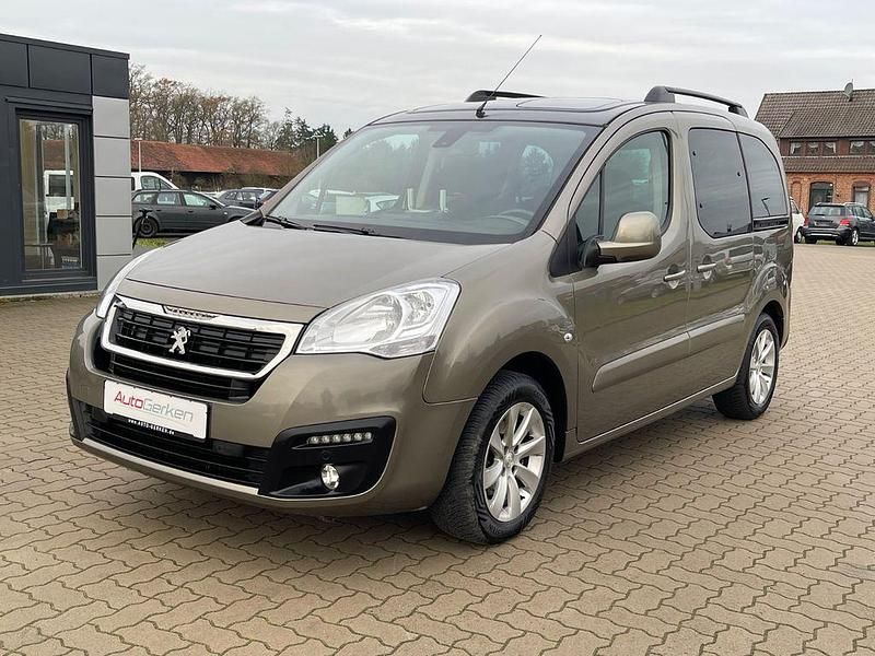 Gebraucht Peugeot Partner Tepee Allure 99 PS (72 kW) 2017 Lack nocciola metallic Van / Kleinbus