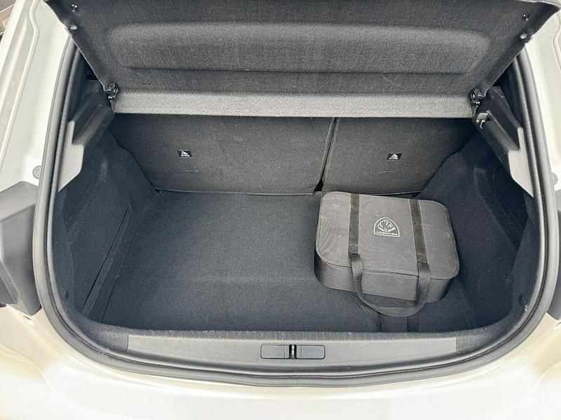 Gebraucht Peugeot e-208 Active 100 kW (136 PS) 2022 Weiß Kleinwagen