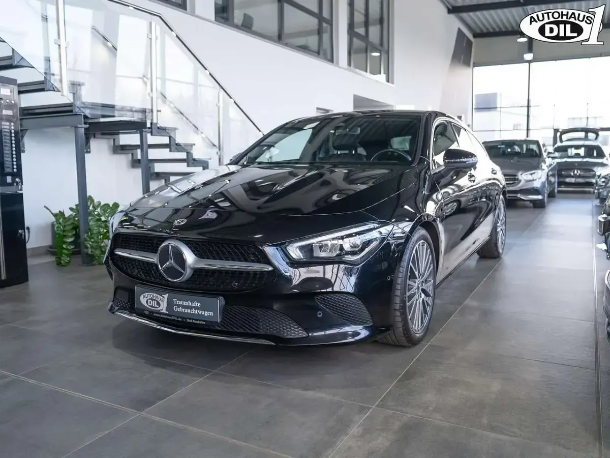 Gebraucht Mercedes CLA200 150 PS (110 kW) 2020 Nachtschwarz  unilack Kombi