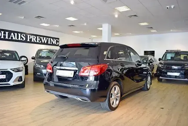 Gebraucht Mercedes B180 Urban 122 PS (89 kW) 2016 Schwarz Kleinwagen