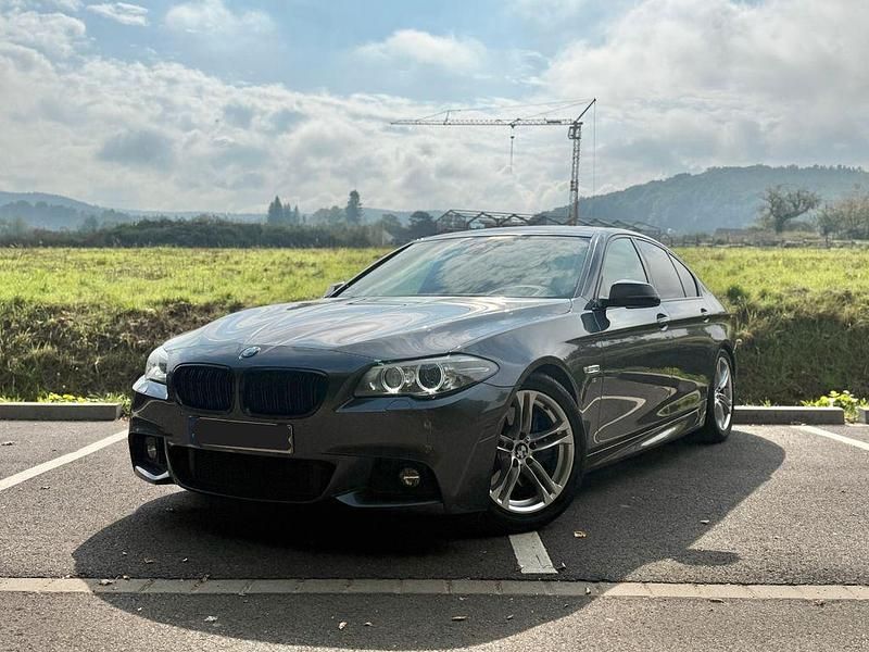 Grau Gebraucht 2016 BMW 530 M Sport Limousine | 22.999 € (Fairer Preis) - Bild 1/4