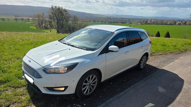 Gebraucht Ford Focus Titanium 120 PS (88 kW) 2016 Weiß Kombi