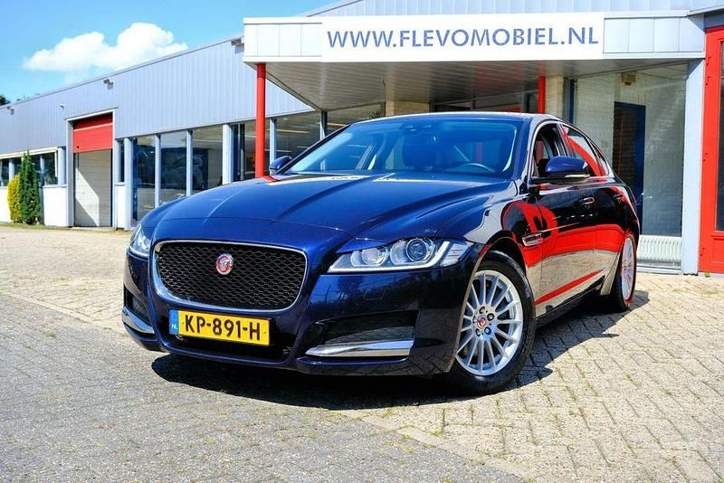 Blau Gebraucht 2016 Jaguar XF Portfolio Limousine | 12.250 € (Superpreis) - Bild 1/4