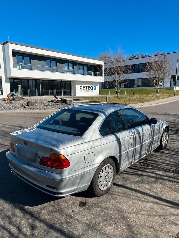 Gebraucht BMW 320 170 PS (125 kW) 2002 Silber Coupé