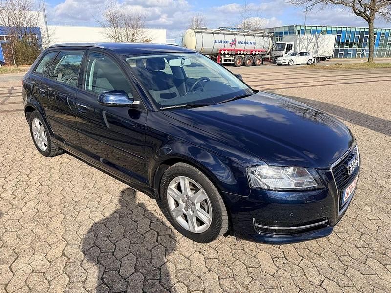 Gebraucht Audi A3 Attraction 125 PS (91 kW) 2011 Blau Kleinwagen