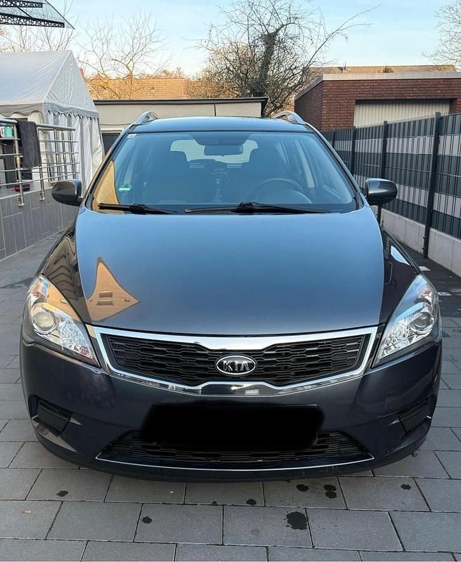 Gebraucht Kia Ceed Spirit 90 PS (66 kW) 2010 Grau Kleinwagen