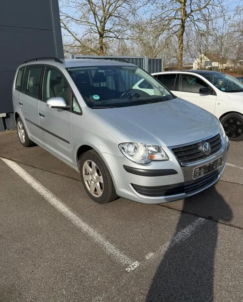 Gebraucht VW Touran Trendline 105 PS (77 kW) 2008 Silber Van / Kleinbus