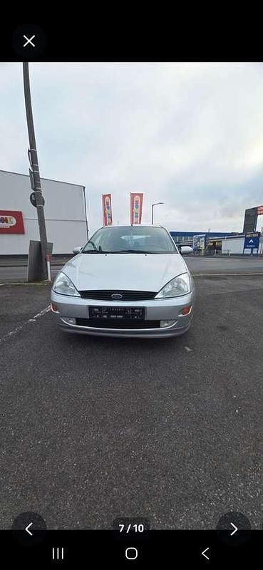 Gebraucht Ford Focus Ambiente 116 PS (85 kW) 1999 Silber Limousine
