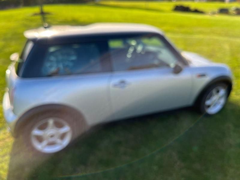 Silber Gebraucht 2004 Mini Cooper Kleinwagen | 1.650 € (Superpreis) - Bild 1/4