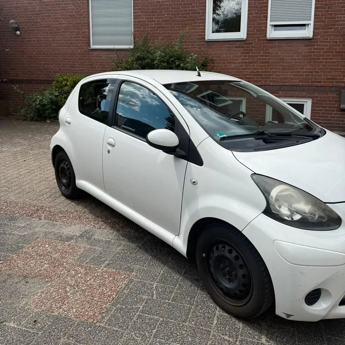 Gebraucht Toyota Aygo 68 PS (50 kW) 2012 Weiß Kleinwagen