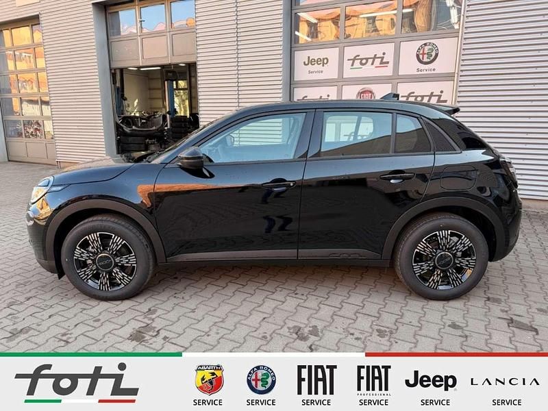 Neu Fiat 600 Icon 110 PS (80 kW) 2026 Cinema schwarz SUV