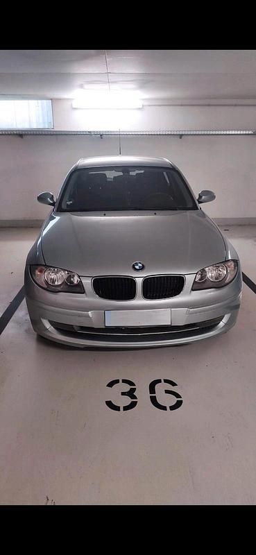 Silber Gebraucht 2009 BMW 116 Kleinwagen | 7.900 € - Bild 1/4