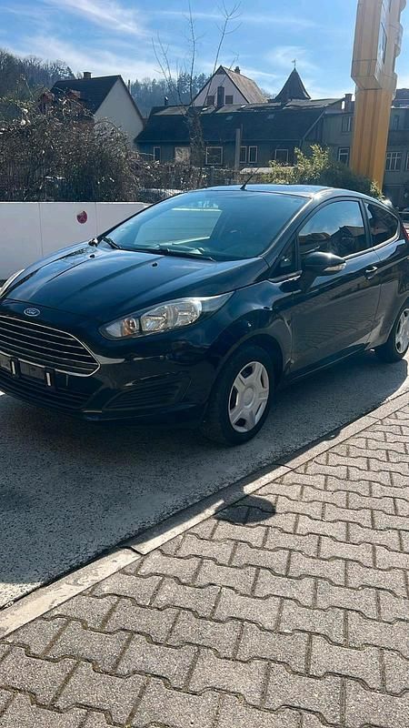 Gebraucht Ford Fiesta 101 PS (74 kW) 2013 Schwarz Kleinwagen